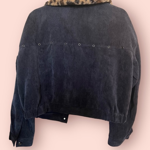 Blue Corduroy Look Jacket With Detachable Leopard Collar & Rivet Detail 🍂 - Picture 5 of 5